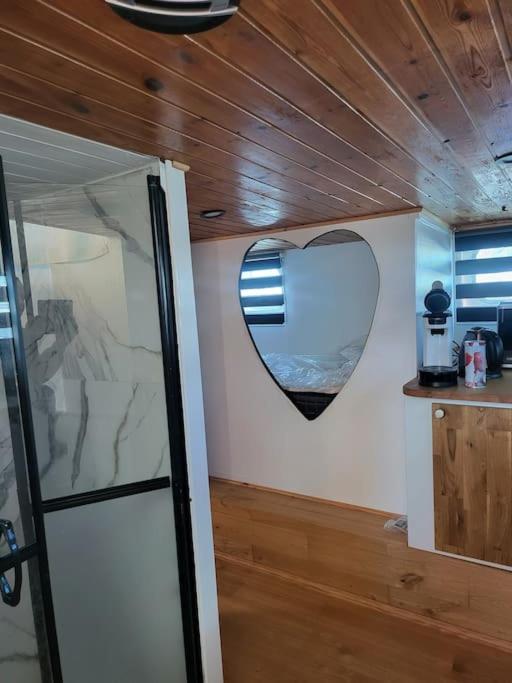 Calaidonia Boat House Hotel Calais Bagian luar foto