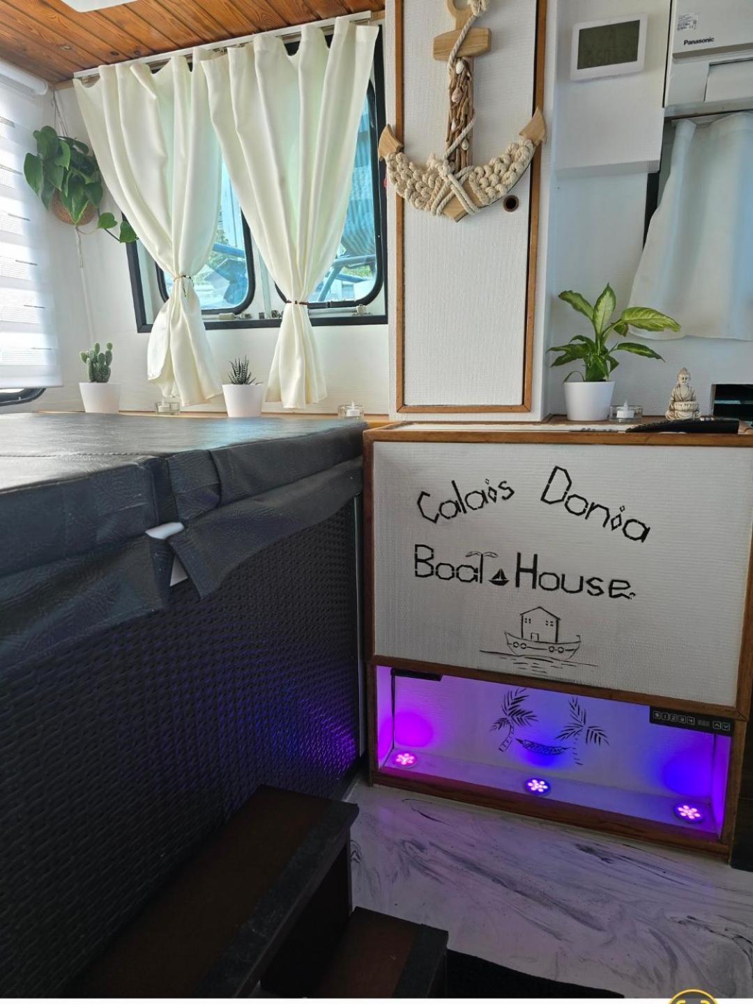 Calaidonia Boat House Hotel Calais Bagian luar foto
